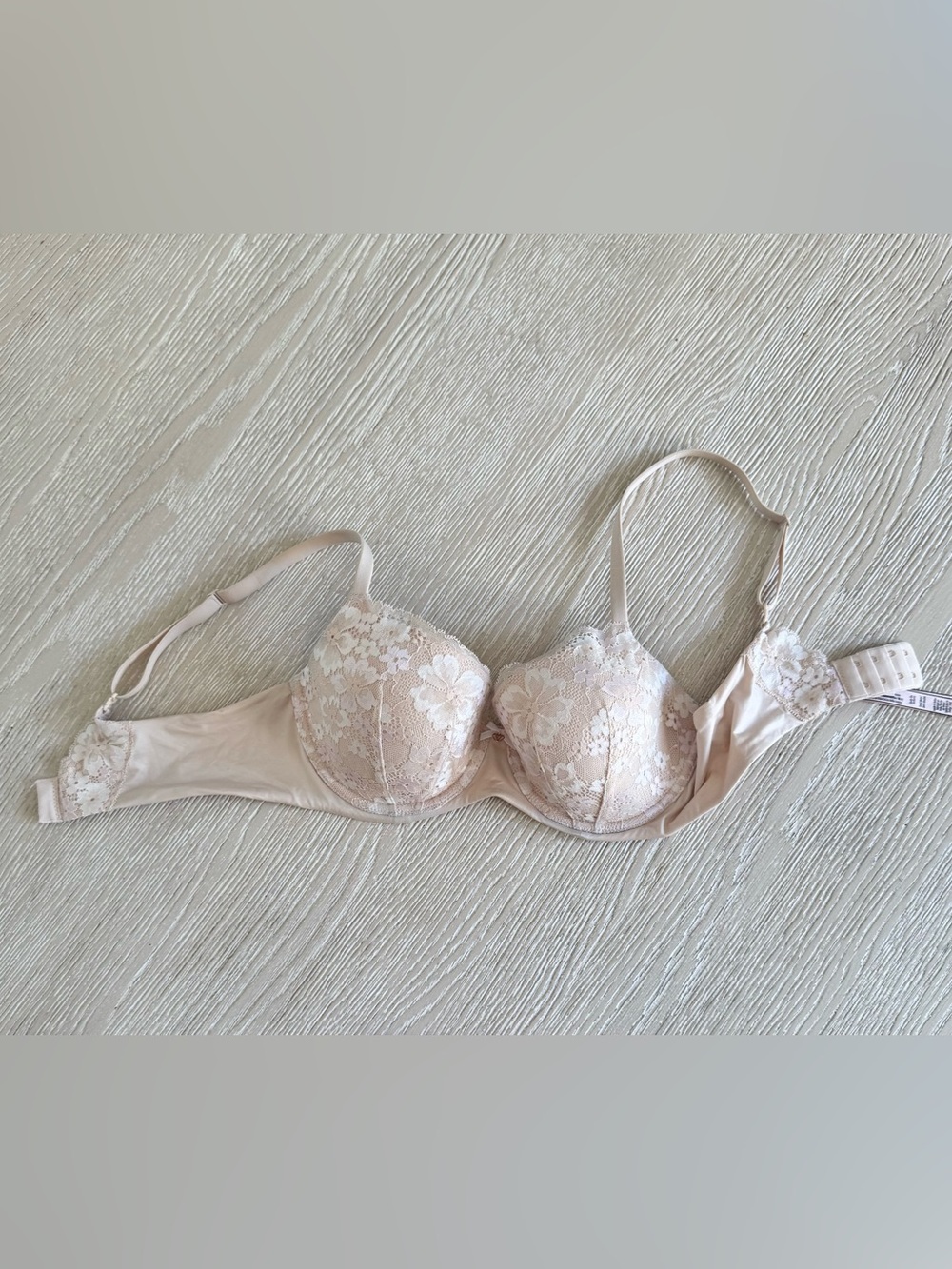 NEW Victoria’s Secret Body by Victoria lace Demi bra, 36D